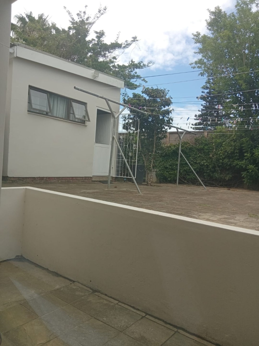 6 Bedroom Property for Sale in Gonubie Eastern Cape